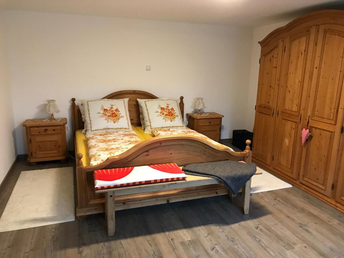 Ferienwohnung „Frosch“ Neukirchen-Balbini Exteriör bild
